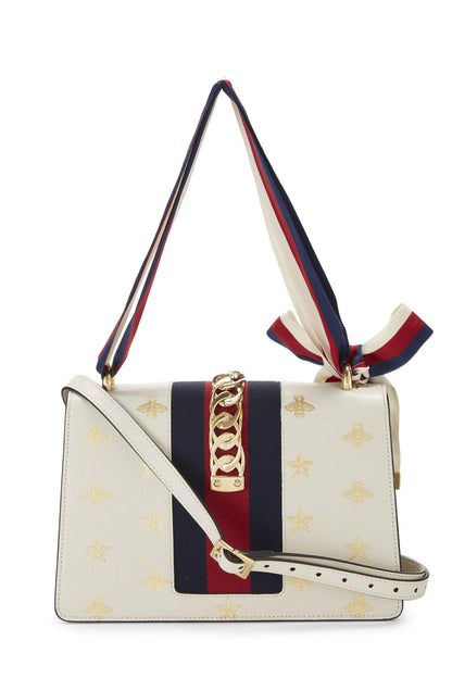 Gucci, petit sac à bandoulière Sylvie en cuir crème avec abeilles et étoiles, blanc