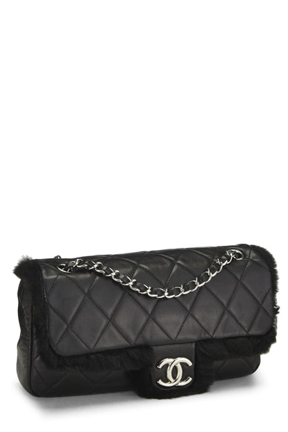 Chanel, sac à rabat demi-taille en peau de mouton matelassée noire d'occasion, taille M, noir