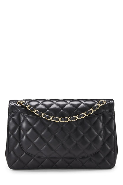 Chanel, Piel de cordero acolchada negra Pre-Loved New Classic Jumbo con doble solapa, Negro