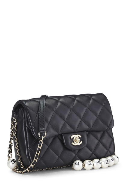 Chanel, Bolso pequeño con solapa My Precious Pearls de piel de cordero negra Pre-Loved, Negro