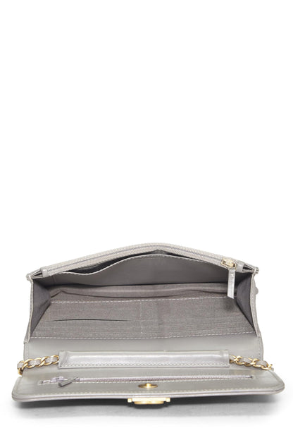 Chanel, Portefeuille Boy Caviar gris sur chaîne d'occasion (WOC), gris