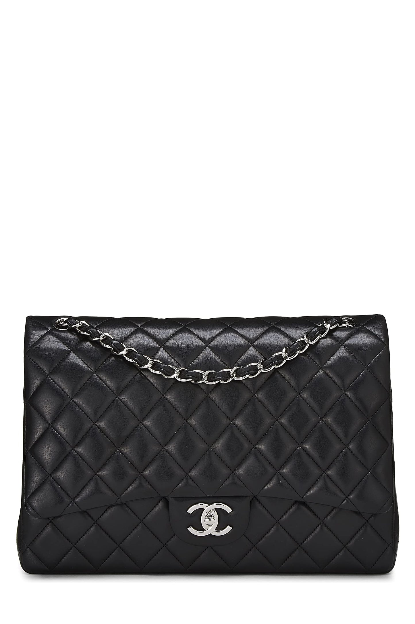 Chanel, Maxi classique à double rabat en cuir d'agneau matelassé noir d'occasion, noir