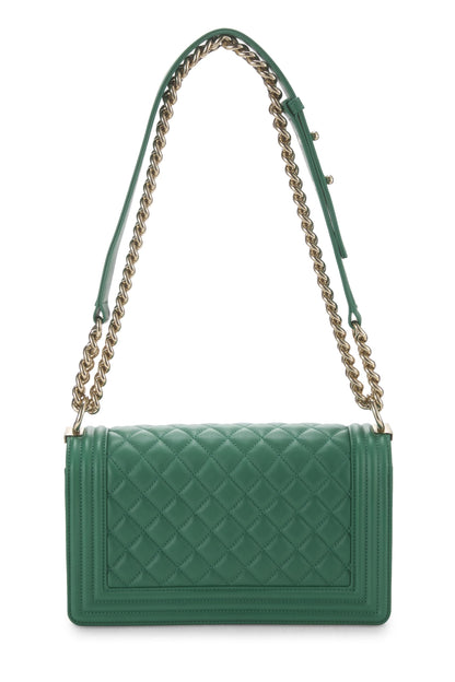 Chanel, sac Boy en cuir d'agneau matelassé vert, taille moyenne, d'occasion