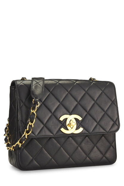 Chanel, Grand sac à rabat carré « CC » en cuir d'agneau noir d'occasion, noir