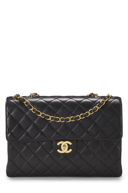 Chanel, Jumbo con media solapa acolchada de piel de cordero negra Pre-Loved, Negro