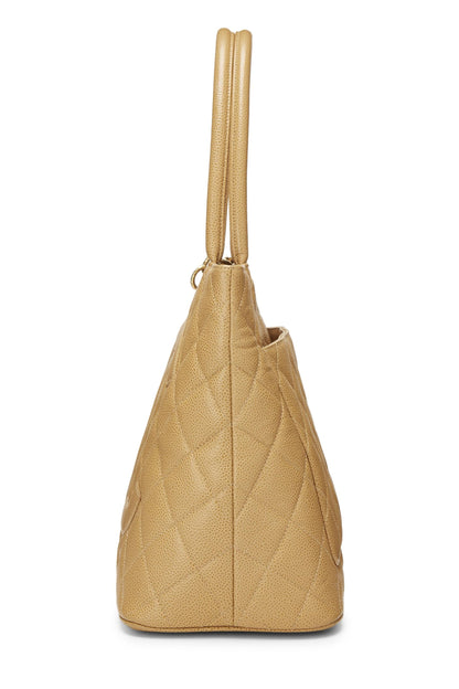 Chanel, sac fourre-tout matelassé à médaillon en caviar beige d'occasion, beige