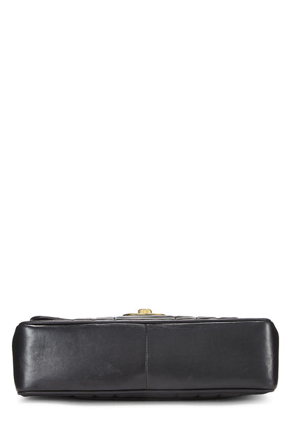 Chanel, Jumbo demi-rabat vertical en cuir d'agneau noir d'occasion, noir