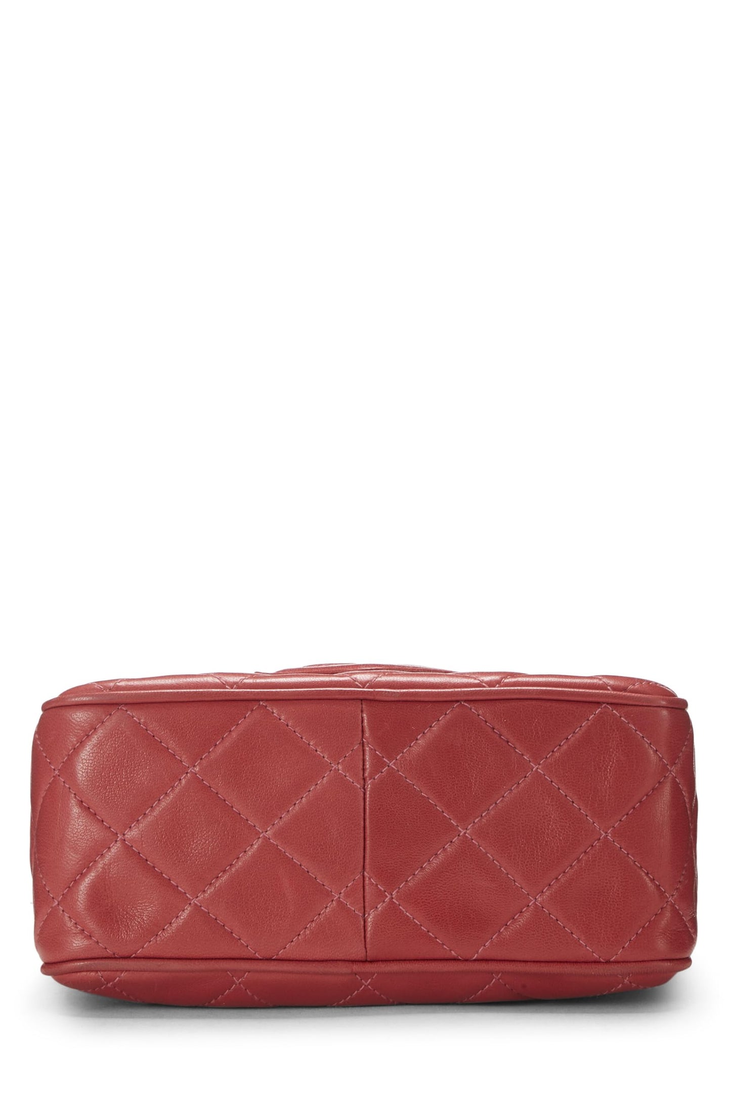 Chanel, Mini sac photo en cuir d'agneau rose avec onglet diamant « CC » d'occasion, rose