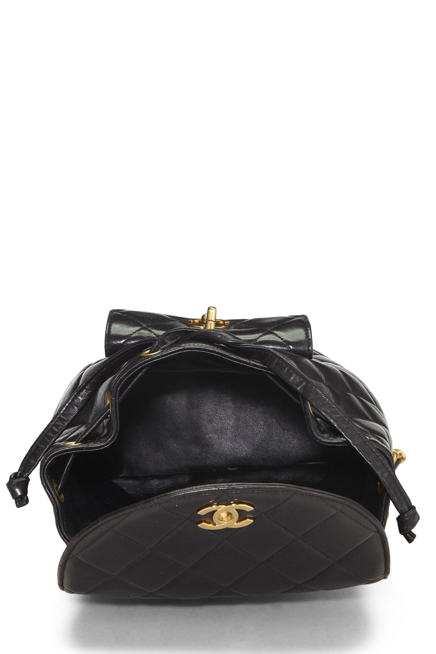 Chanel, sac à dos classique « CC » en cuir d'agneau matelassé noir de taille moyenne, noir