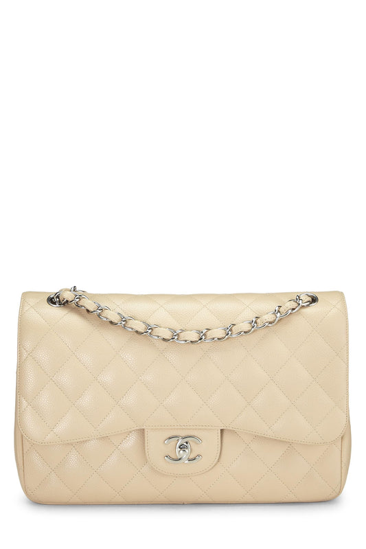 Chanel, sac à rabat jumbo matelassé beige caviar neuf classique d'occasion, beige