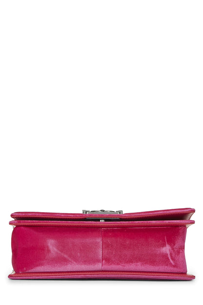 Chanel, sac Boy Medium en velours matelassé rose d'occasion, rose