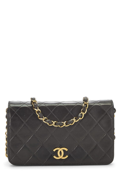 Chanel, Mini solapa completa con broche de piel de cordero acolchada negra Pre-Loved, Negro