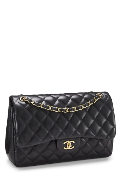 Chanel, Piel de cordero acolchada negra Pre-Loved New Classic Jumbo con doble solapa, Negro