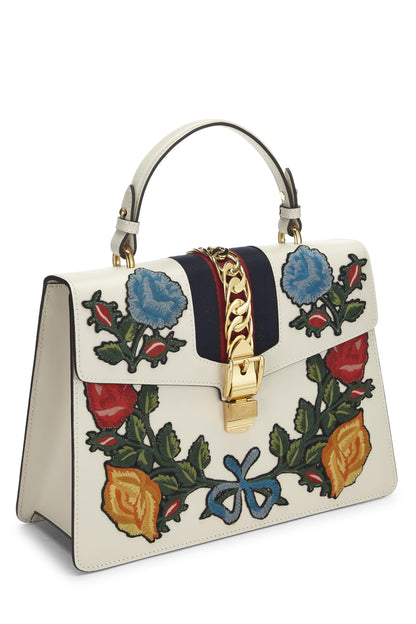 Gucci, Sylvie mediana de cuero con bordado floral blanco Pre-Loved, Blanco