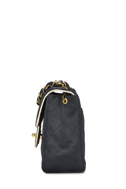 Chanel, Mini sac à rabat à demi-patte en satin matelassé noir d'occasion, noir