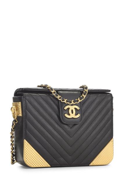 Chanel, Pre-Loved Paris-Cosmopolite Black Chevron Calfskin Rock the Corner Minaudiere, Black