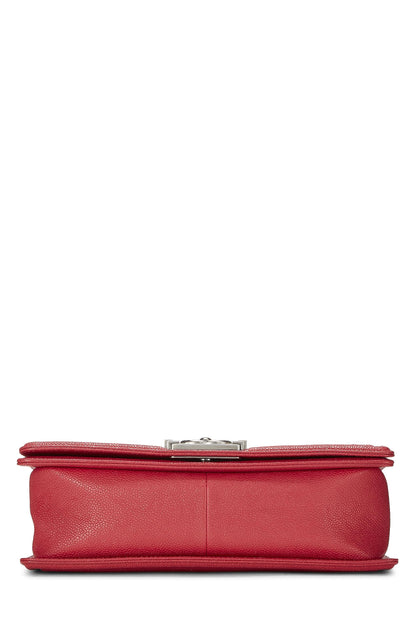 Chanel, sac Boy Caviar matelassé rouge de taille moyenne, d'occasion, rouge