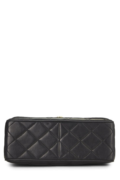 Chanel, Solapa cuadrada grande 'CC' de piel de cordero negra Pre-Loved, Negro