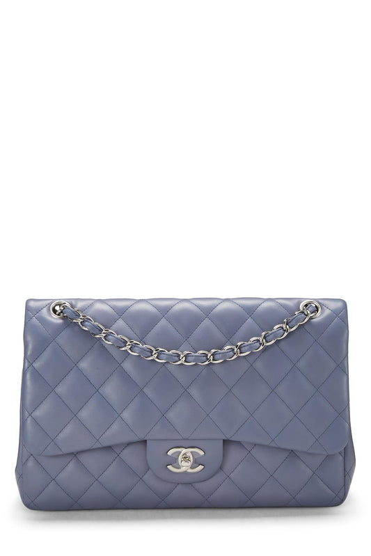 Chanel, sac à main jumbo à double rabat en cuir d'agneau matelassé violet d'occasion, violet