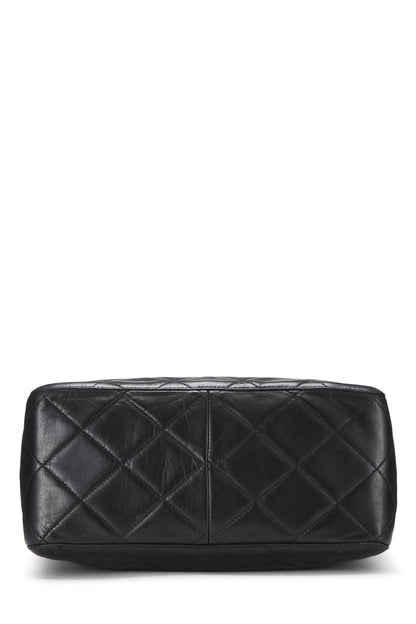 Chanel, Bolso de hombro de piel de cordero acolchado negro Pre-Loved, Negro