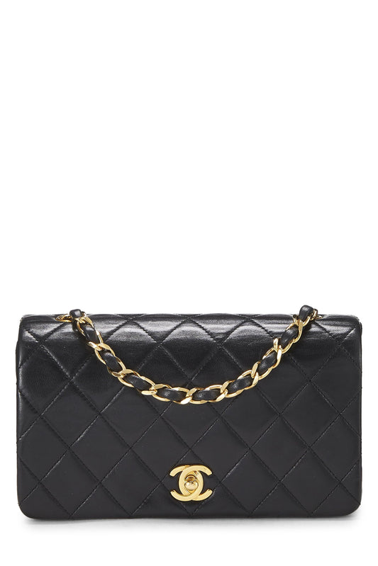 Chanel, Mini mini con solapa completa de piel de cordero acolchada en negro Pre-Loved, Negro