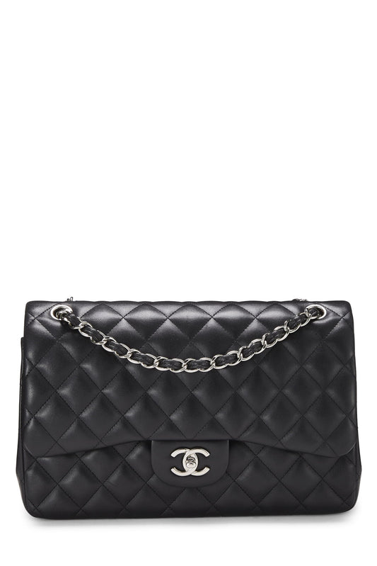 Chanel, Piel de cordero acolchada negra Pre-Loved New Classic Jumbo con doble solapa, Negro