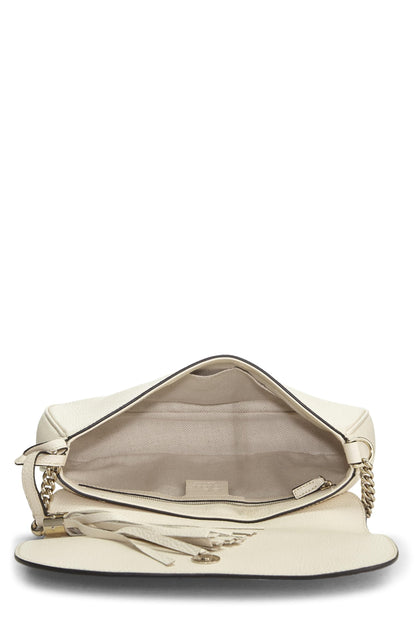 Gucci, sac à bandoulière Soho à rabat et chaîne en cuir grainé beige d'occasion, doré