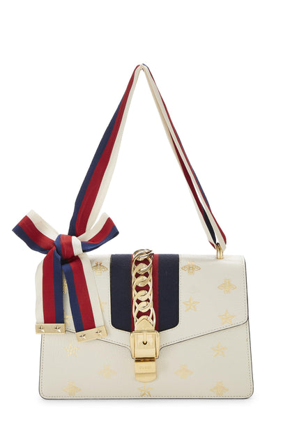 Gucci, petit sac à bandoulière Sylvie en cuir crème avec abeilles et étoiles, blanc