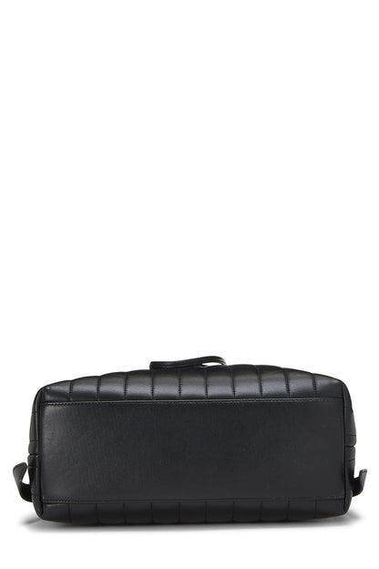 Yves Saint Laurent, sac à dos Loulou taille moyenne en cuir de veau noir monogrammé, noir