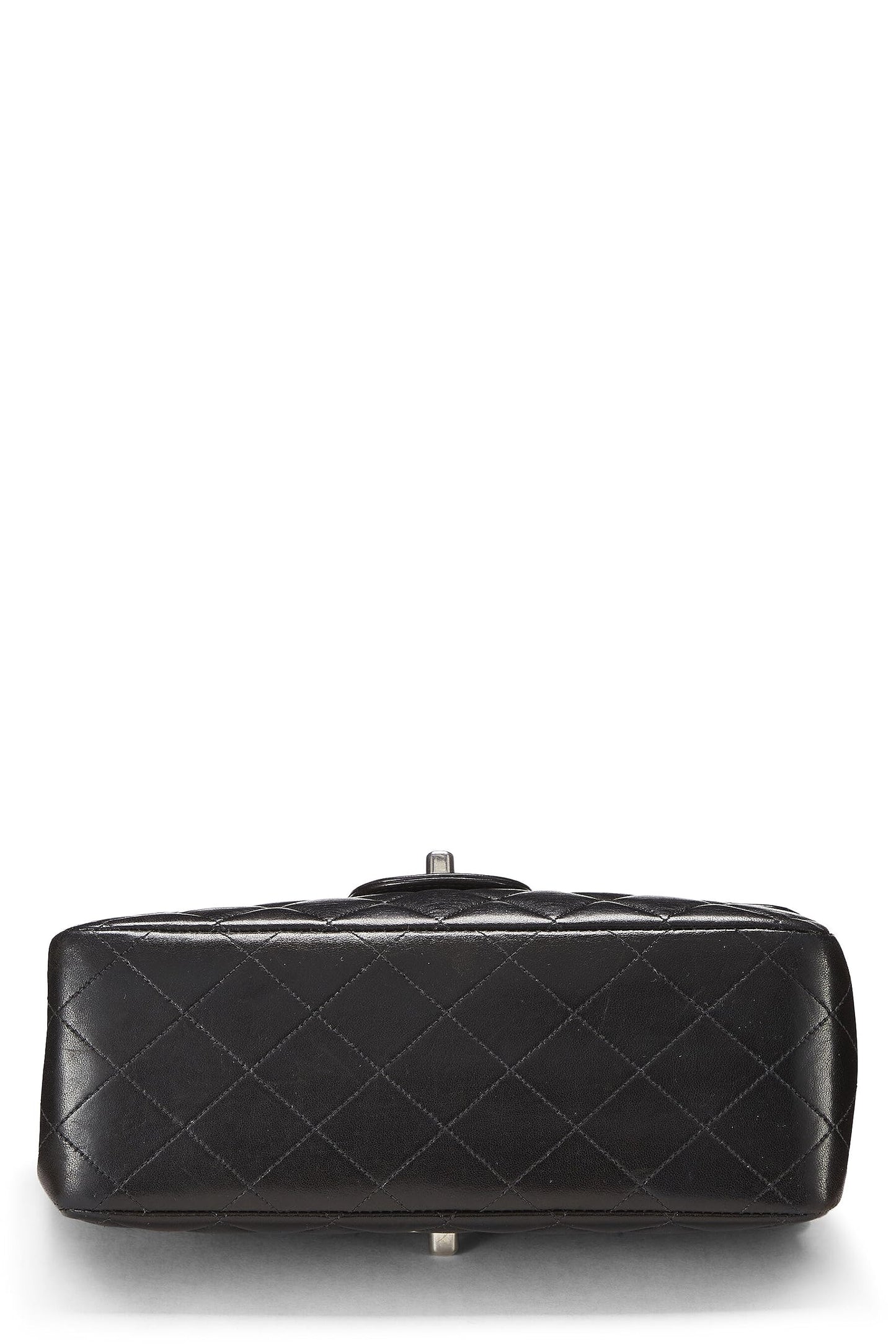 Chanel, Petit sac à rabat double face en cuir d'agneau matelassé noir d'occasion, noir