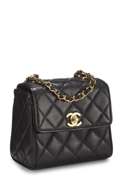 Chanel, Mini mini solapa de piel de cordero acolchada negra Pre-Loved, Negro