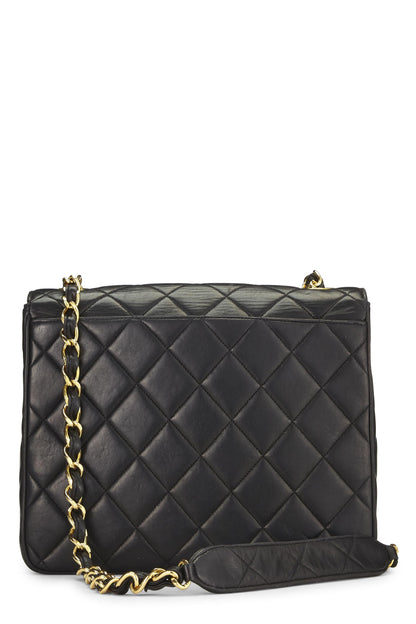 Chanel, Grand sac à rabat carré « CC » en cuir d'agneau noir d'occasion, noir