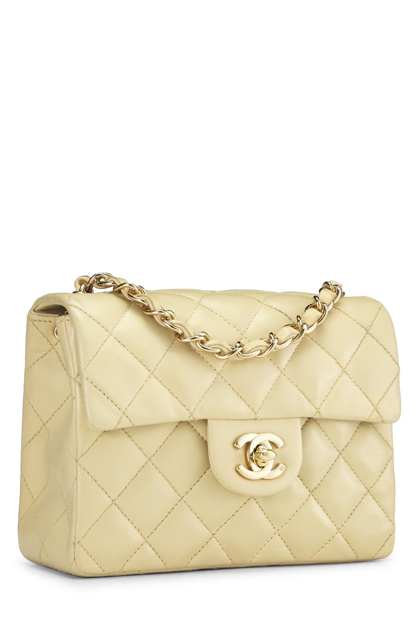 Chanel, Mini sac à rabat en cuir d'agneau matelassé beige d'occasion, beige