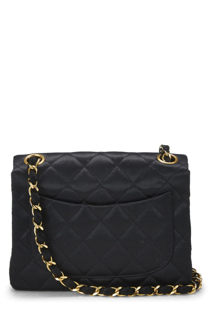 Chanel, Mini sac à rabat en satin matelassé noir d'occasion, noir