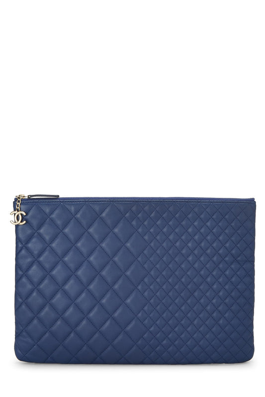 Chanel, pochette en cuir d'agneau matelassé bleu, grande taille, d'occasion