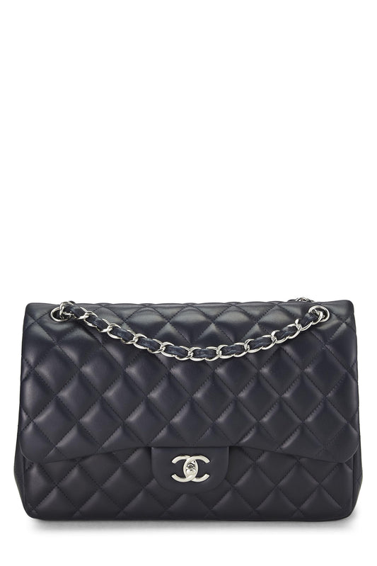 Chanel, Piel de cordero acolchada azul Pre-Loved New Classic Jumbo con doble solapa, Azul