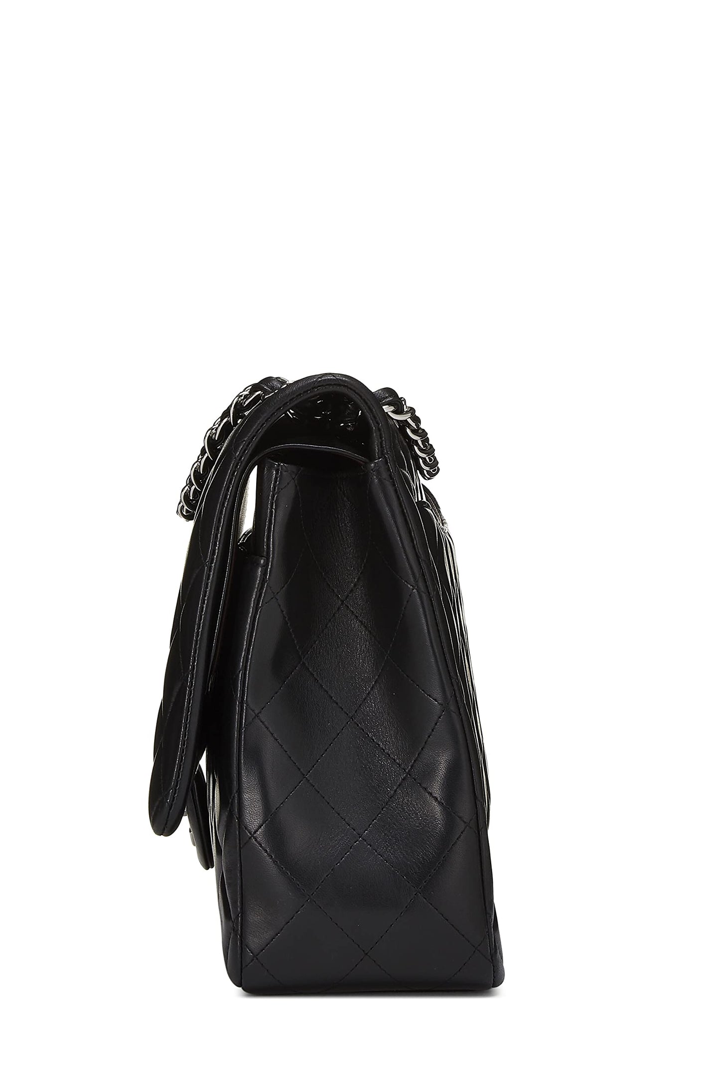 Chanel, Maxi classique à double rabat en cuir d'agneau matelassé noir d'occasion, noir