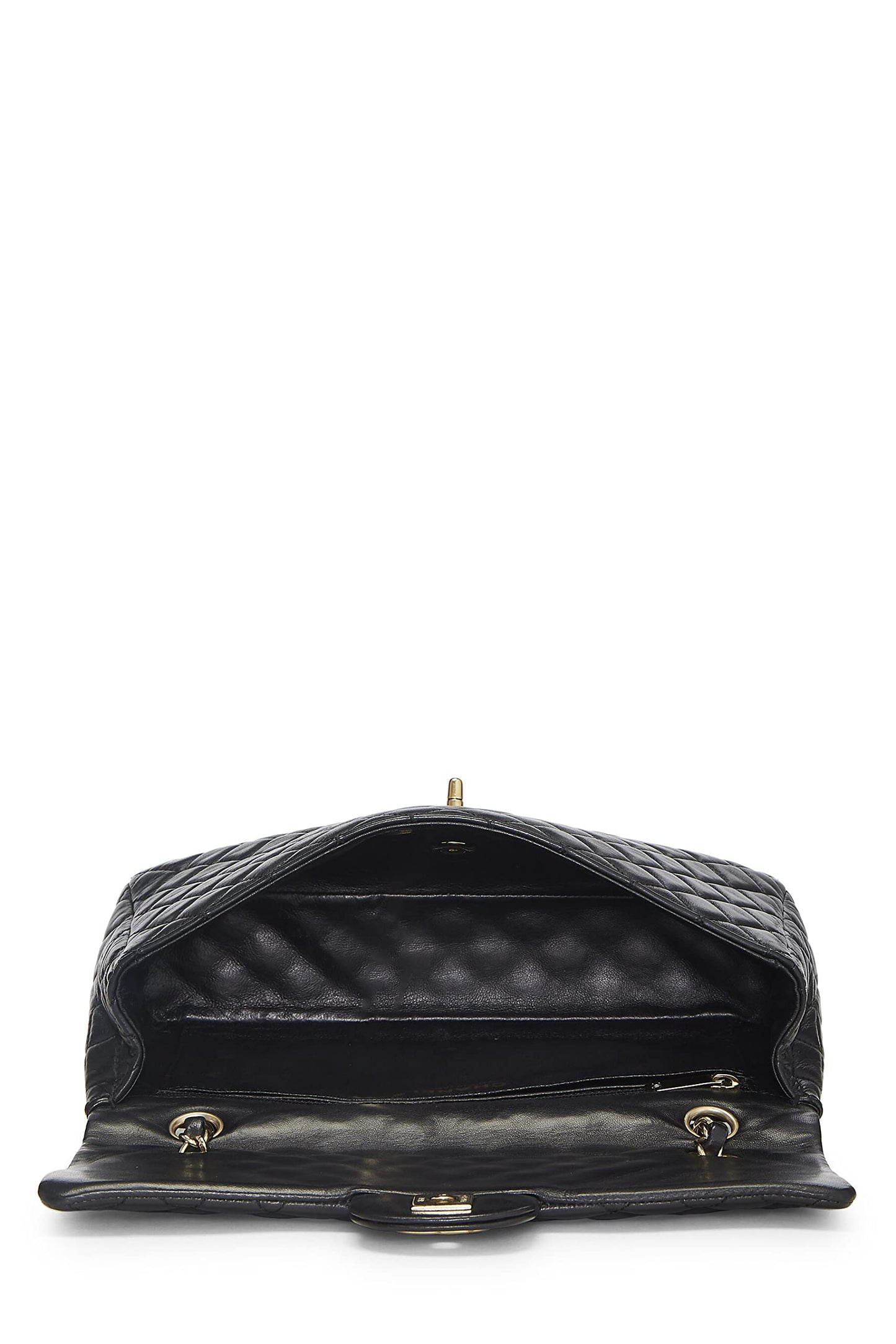 Chanel, sac Valentine à rabat simple de taille moyenne en cuir d'agneau matelassé noir d'occasion, noir