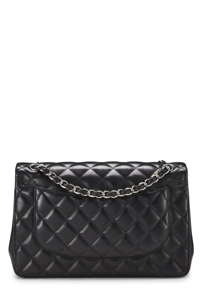 Chanel, sac à main jumbo à double rabat en cuir d'agneau matelassé noir d'occasion, noir