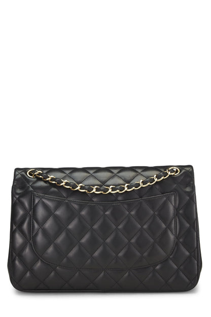 Chanel, Piel de cordero acolchada negra Pre-Loved New Classic Jumbo con doble solapa, Negro