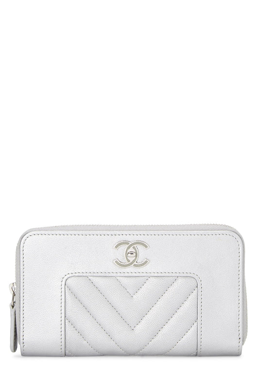 Chanel, Mademoiselle Vintage Zippy en cuir d'agneau argenté d'occasion, argent