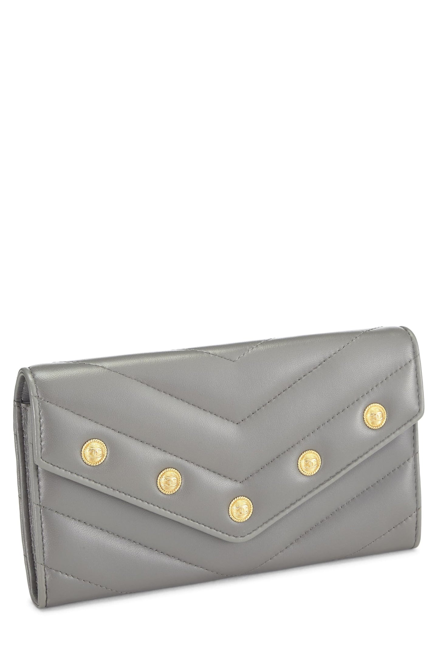 Chanel, portefeuille à clous en cuir d'agneau gris à chevrons d'occasion, gris