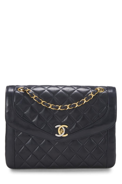 Chanel, Petit sac à rabat double en cuir d'agneau matelassé noir Paris Limited, d'occasion, bleu marine