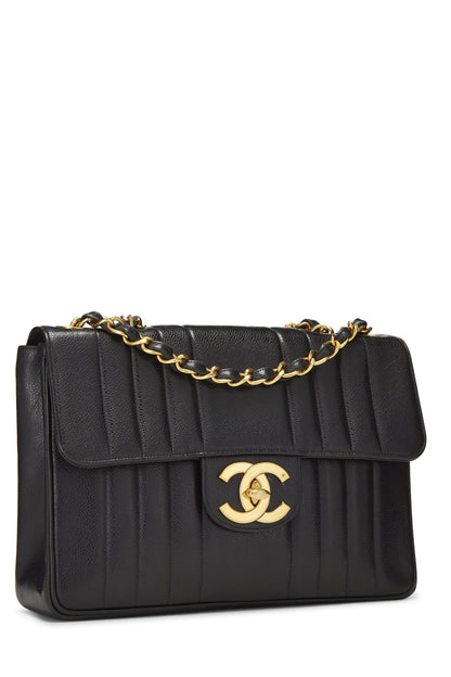 Chanel, Jumbo con media solapa vertical de caviar negro Pre-Loved, Negro