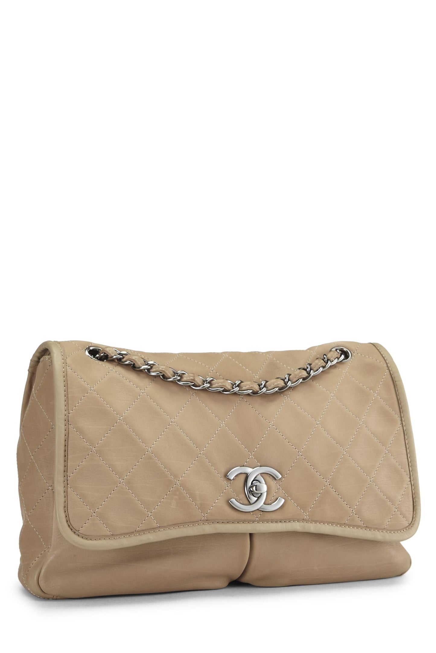 Chanel, sac à rabat Natural Beauty en cuir d'agneau matelassé beige d'occasion, grand modèle, beige