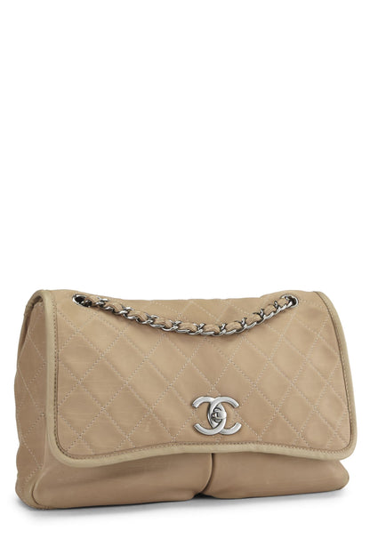 Chanel, sac à rabat Natural Beauty en cuir d'agneau matelassé beige d'occasion, grand modèle, beige