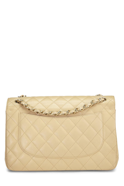 Chanel, Caviar acolchado beige Pre-Loved New Classic Jumbo con doble solapa, Beige