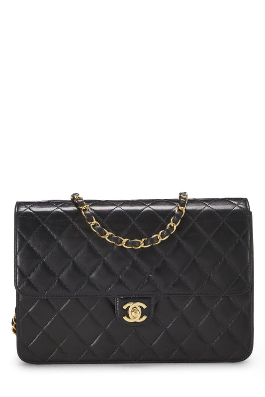 Chanel, sac à rabat en cuir d'agneau matelassé noir d'occasion, taille M, noir