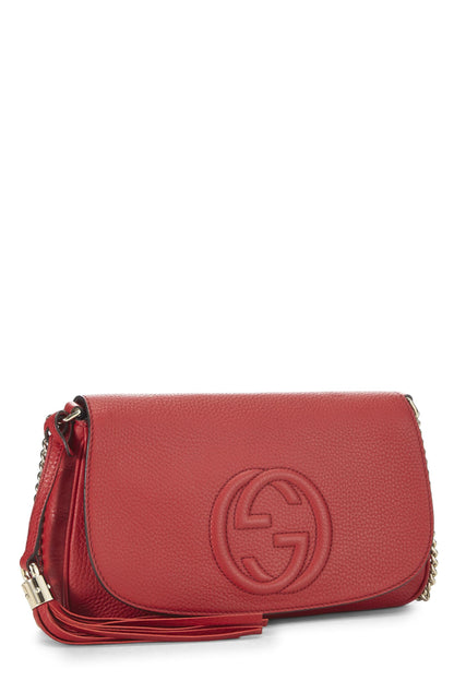 Gucci, sac à bandoulière Soho à rabat avec chaîne en cuir grainé rouge d'occasion, rouge