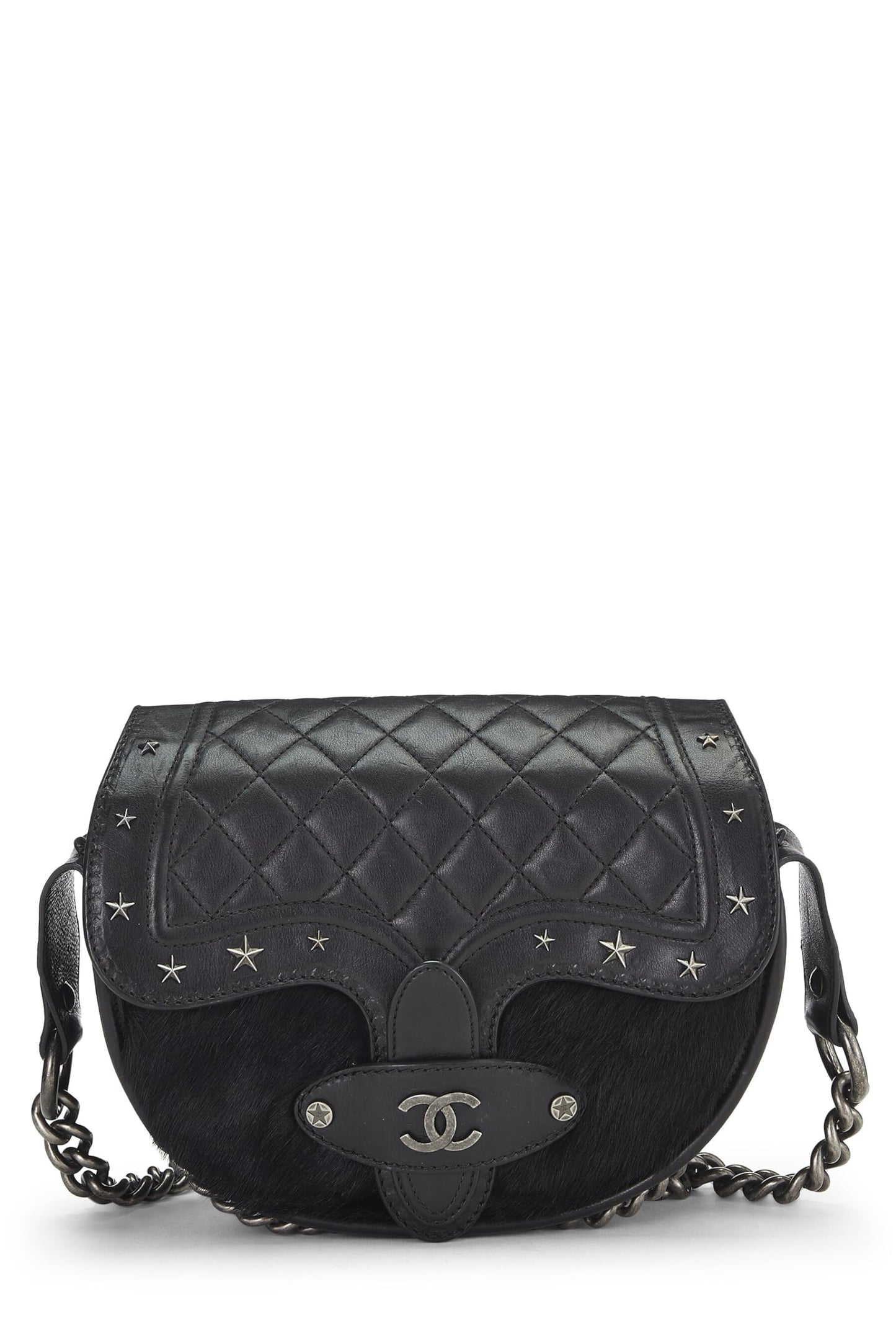 Chanel, Bolso Saddle de piel de becerro acolchado negro con tachuelas Pre-Loved Paris-Dallas, Negro